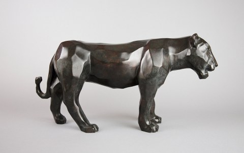 Lionne de Tsavo, sculpture de Philippe Gueguen