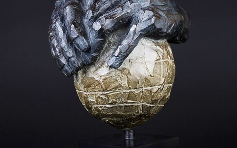 Mains mises sur le monde, sculpture de Philippe Gueguen